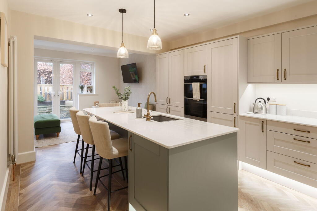 Park Road, Guiseley, Leeds, LS20 8EN photo 2