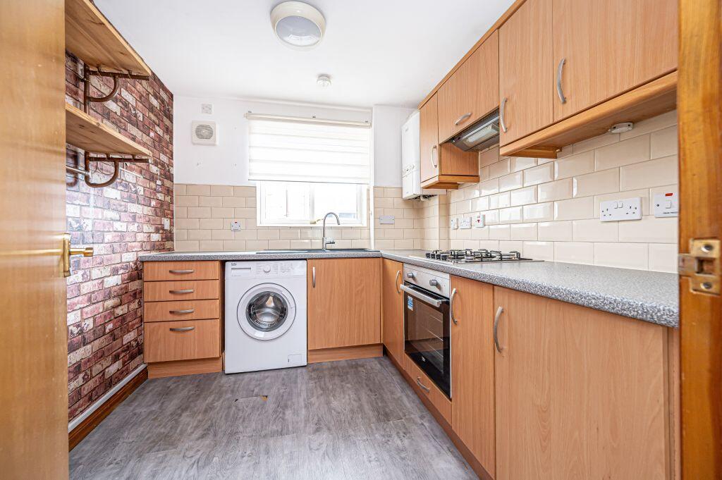 Apartment in Dunfermline, Fife - View 5
