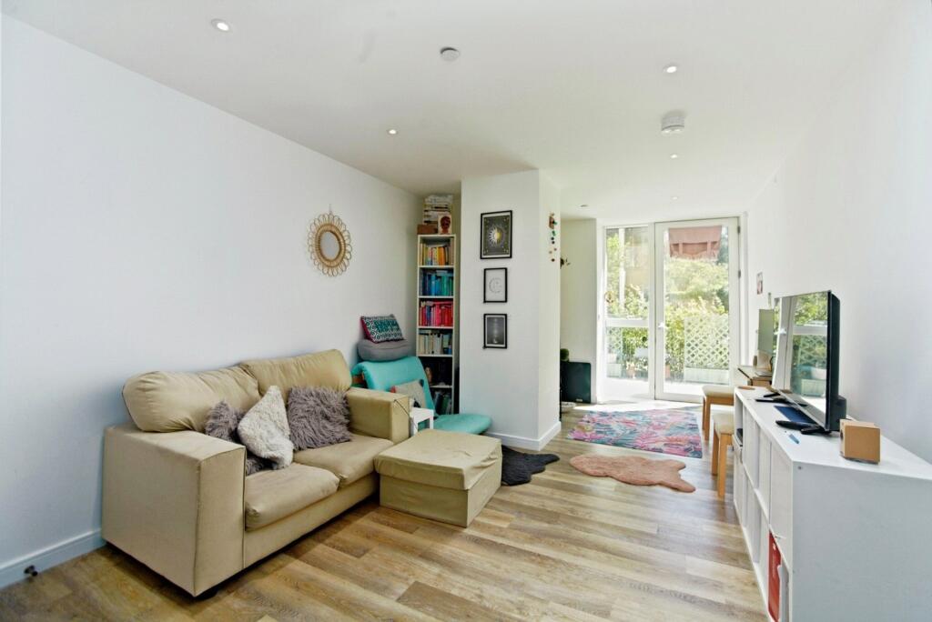 Addiscombe Road, CROYDON, Surrey, CR0 photo 2