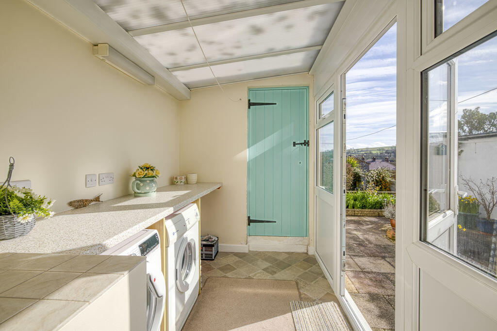 Additional image 9 of A delightful 2 bedroom home with off street parking close to Bruton's High Street