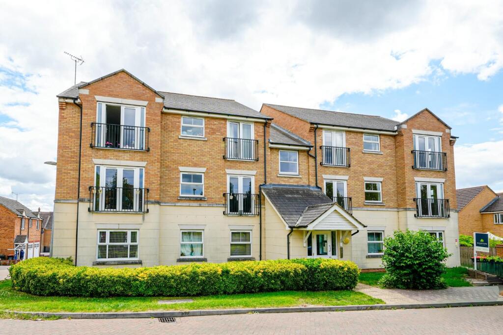 2-bed flat on Dimmock Close, Leighton Buzzard, £180,000