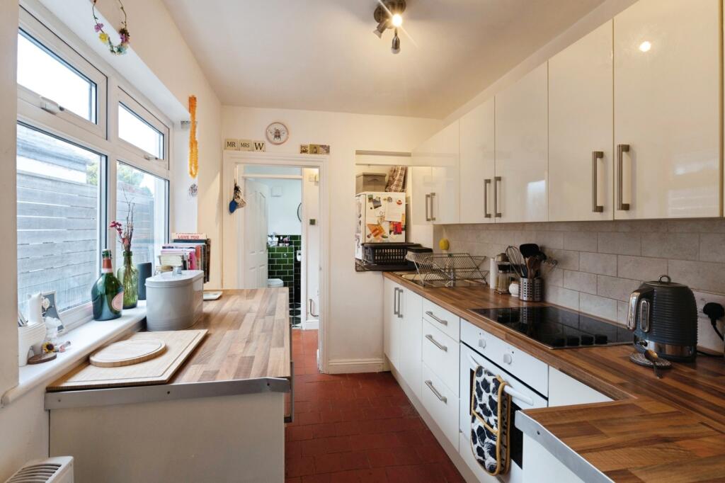 Wakering Road, Shoeburyness, SOUTHEND-ON-SEA, Essex, SS3 photo 4