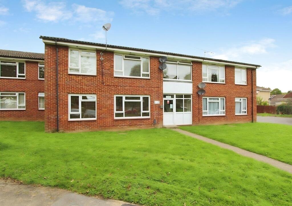 Main image of property: Simmons Close, Hedge End, Southampton, SO30