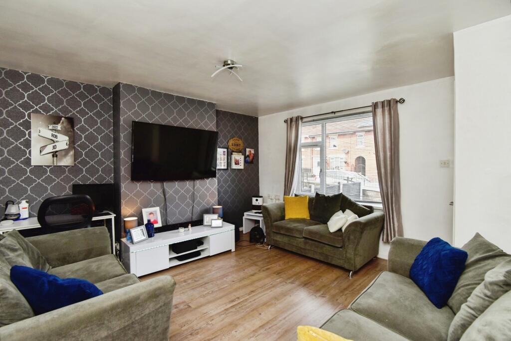 House in Stoke-on-Trent - More