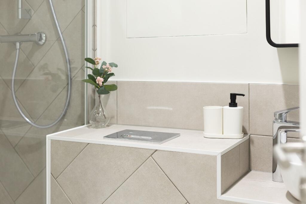 Main image of property: Commercial Road, London, E14