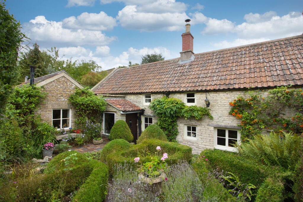 Main image of property: Little End, Marshfield, Chippenham, SN14 8NU
