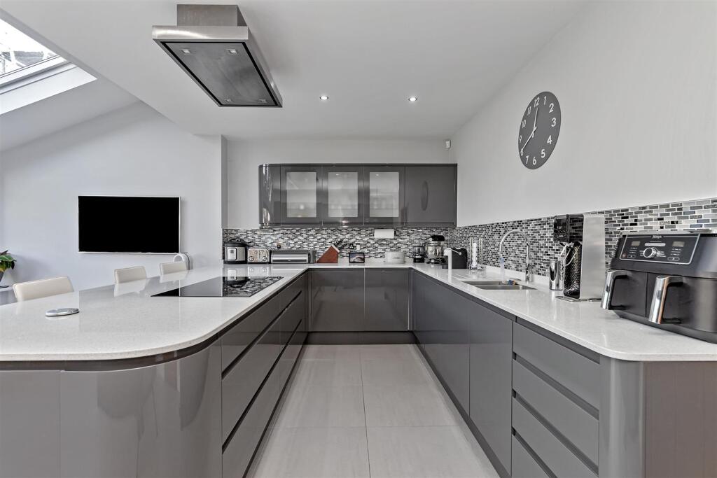 Additional image 8 of Batchwood Drive, St Albans