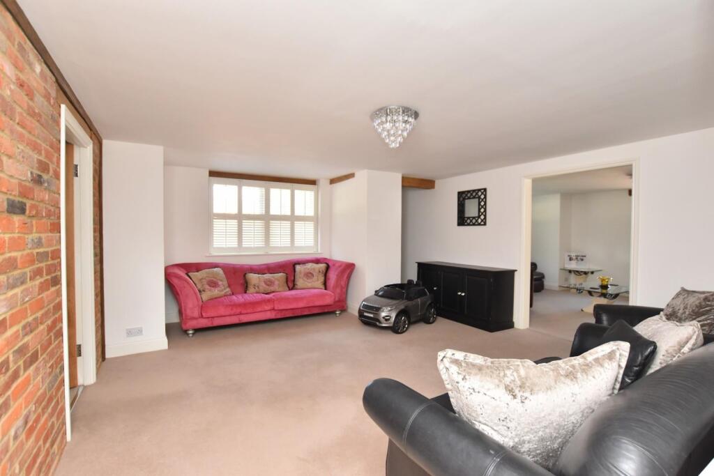 House in Tonbridge - More