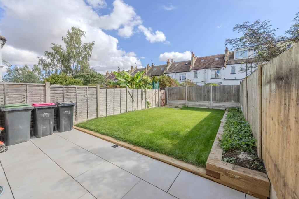 House in Southend-on-Sea - View 4