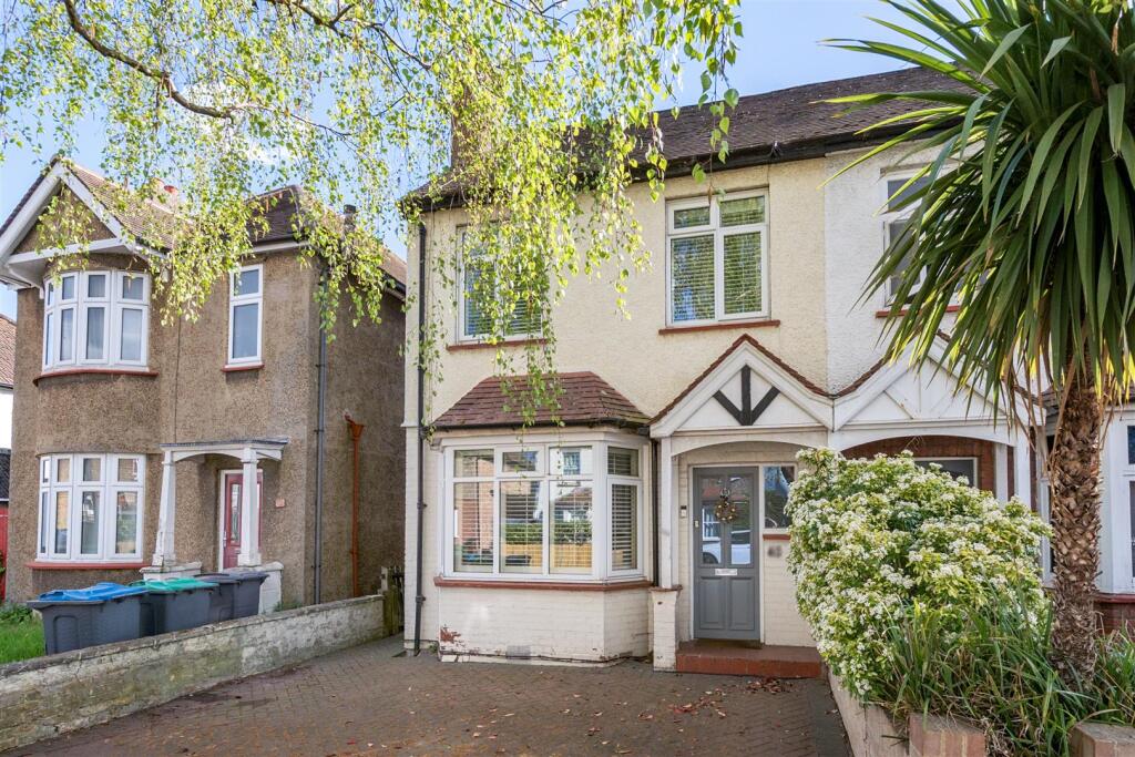 3-bed house on Thornhill Road, Surbiton, £725,000