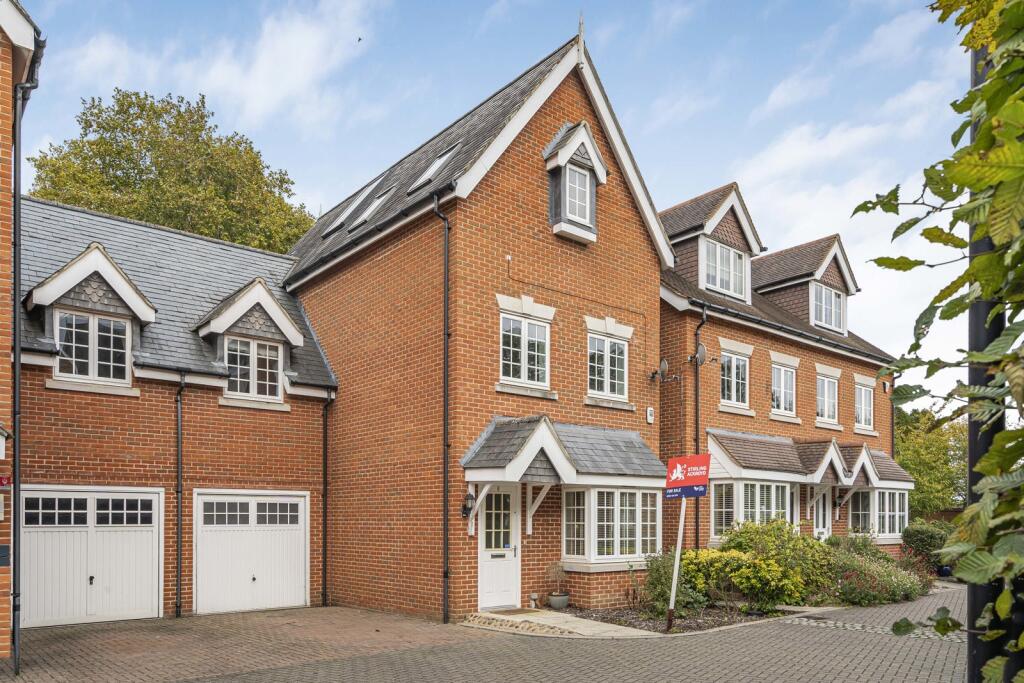 Main image of property: Brackendale Close, Englefield Green, Egham, Surrey, TW20