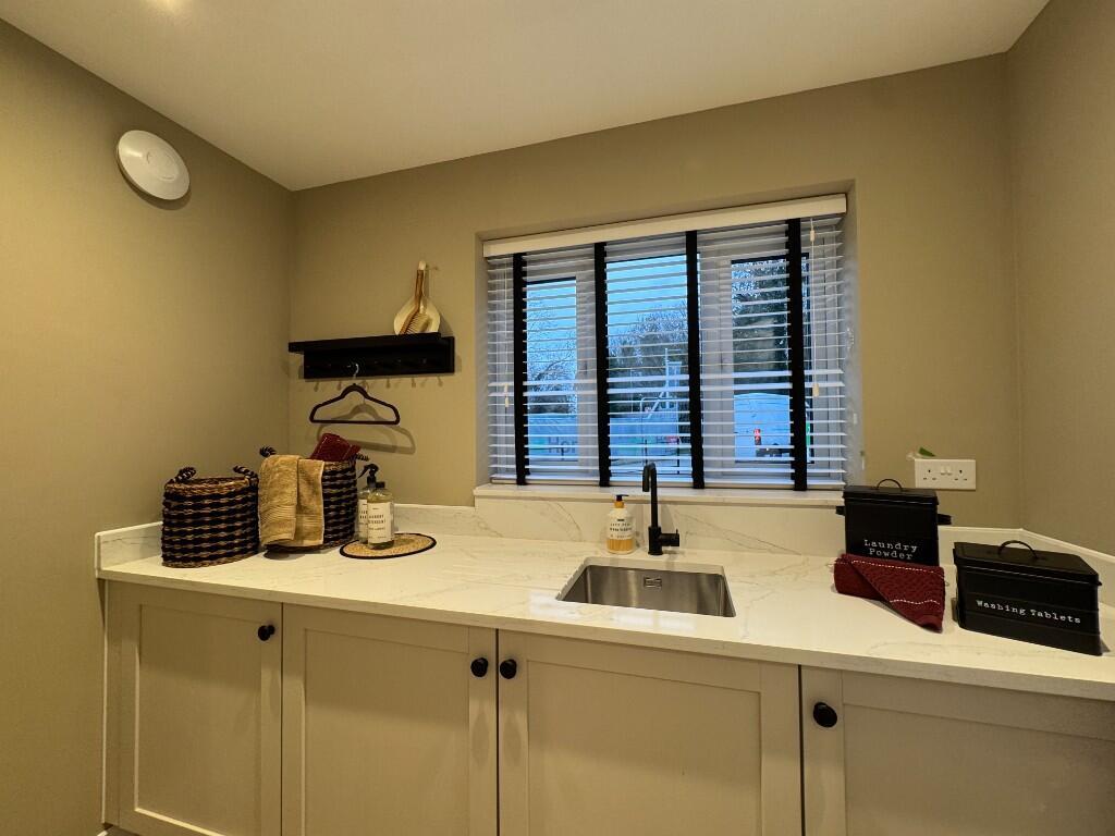 House in Luton - View 4