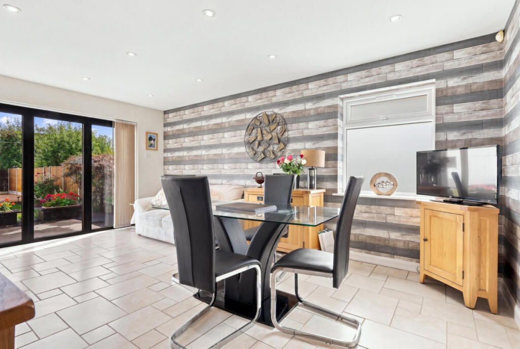 House in Southend-on-Sea, North Shoebury - View 4