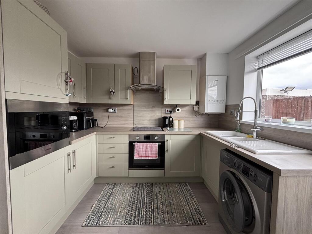 House in Hull - View 4