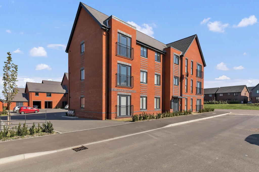 2-bed flat on Barton Way , Hassocks, West Sussex, BN6 8FR, £300,000