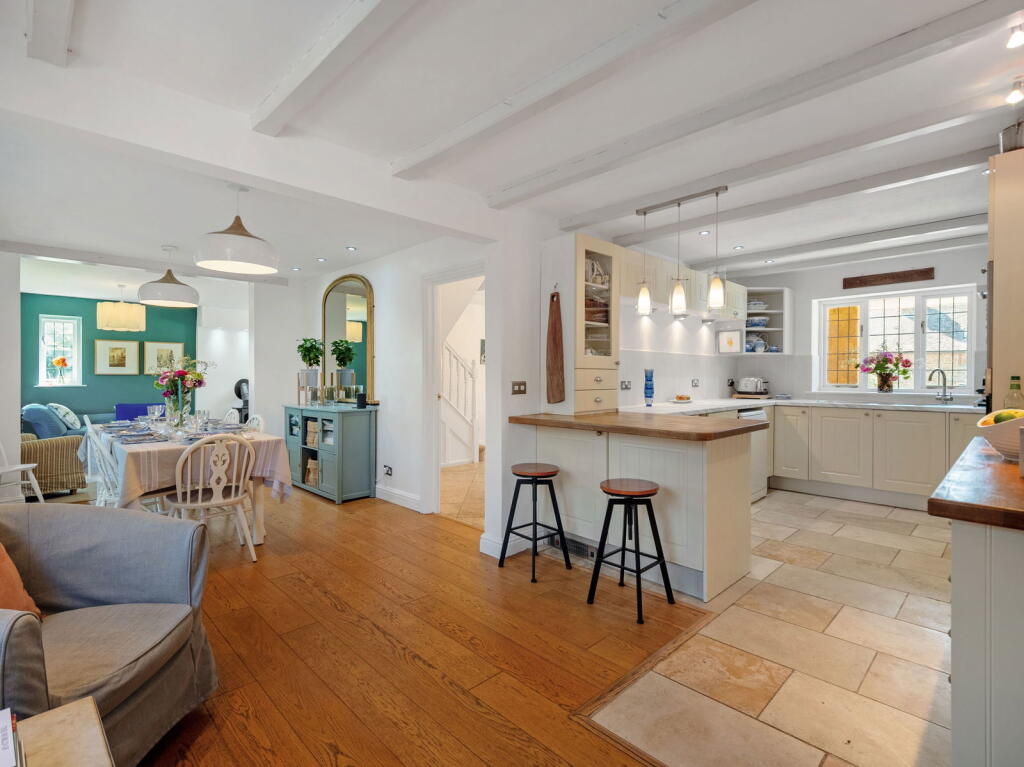 House in Eydon, West Northamptonshire - More