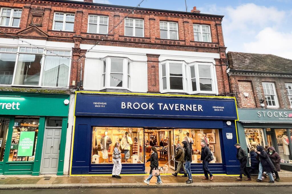 Main image of property: 21 Bell Street, Henley-on-Thames, RG9 2BA