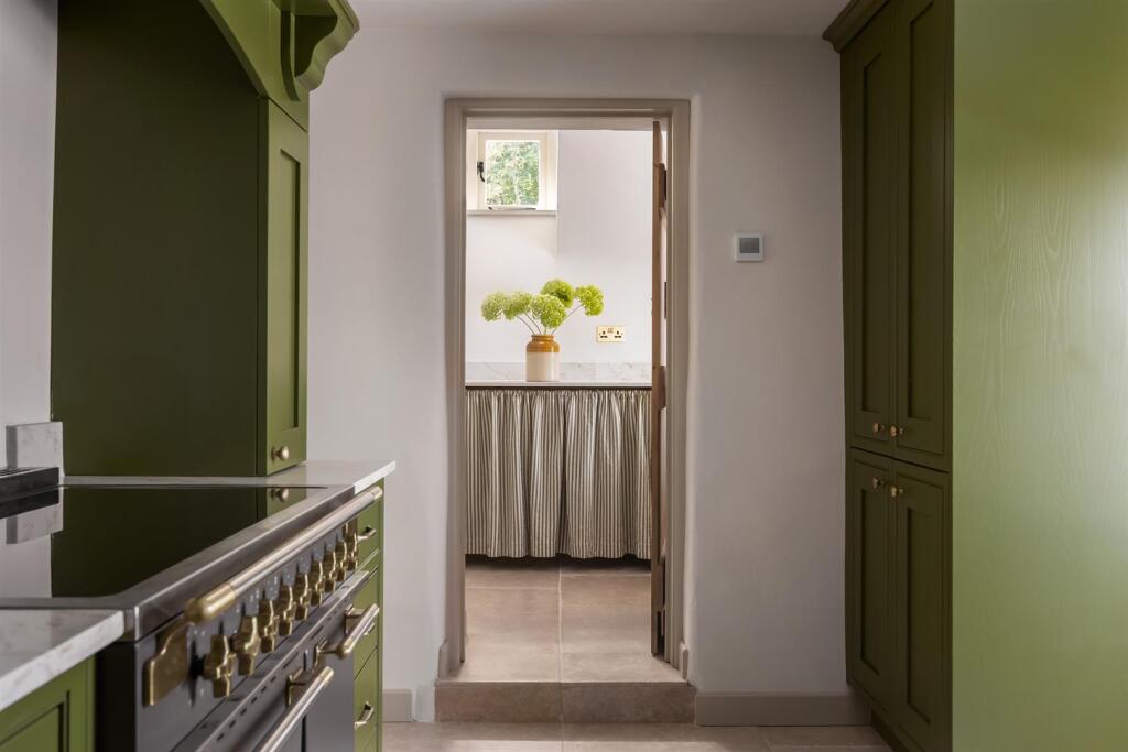 House in Gloucester - View 3