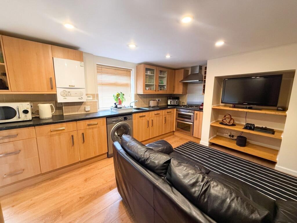 House in Kirklees, Mirfield - View 2