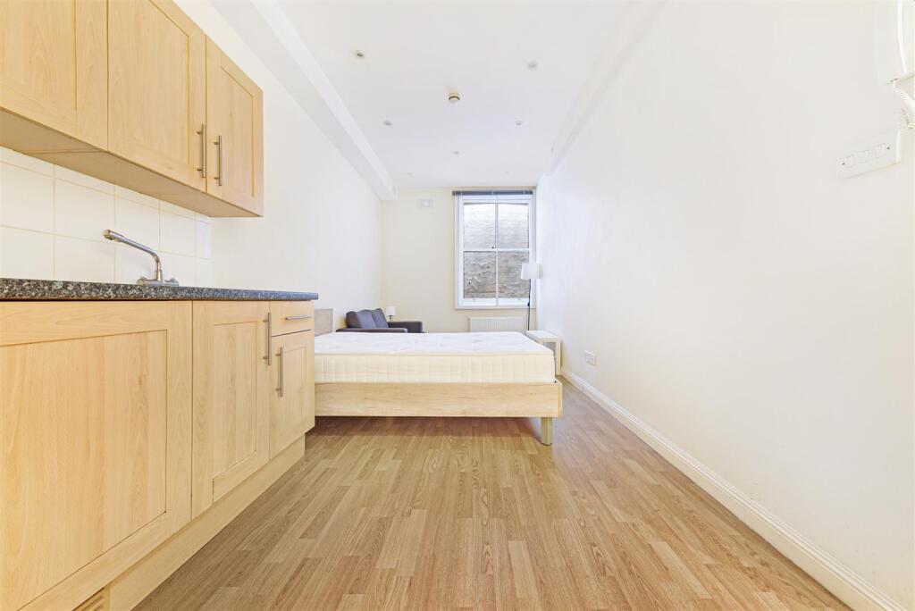 Studio flat for rent