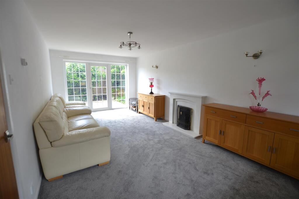 Newlands Drive, Leominster photo 3