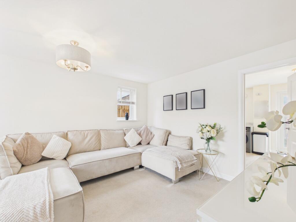 House in Woodmansey - More