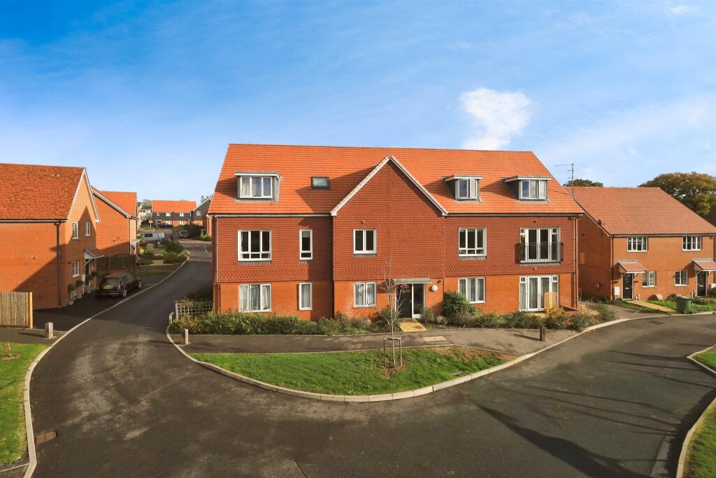 1-bed flat on Sail Street, Hailsham, £170,000