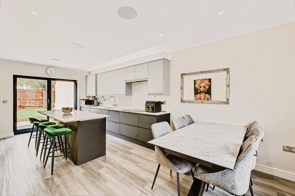 House in Northampton - View 3