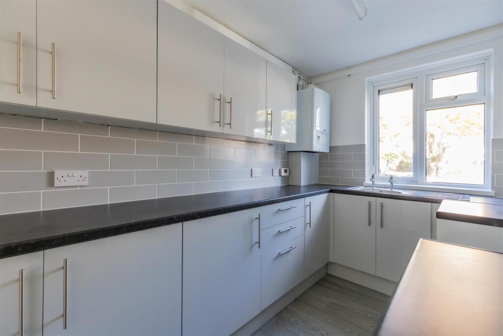 Apartment in Cardiff, Penylan - View 3