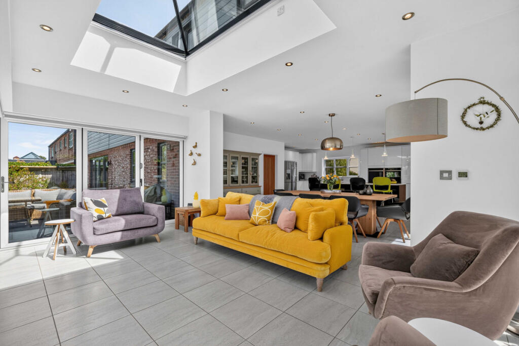 House in Rugby, Church Lawford - More