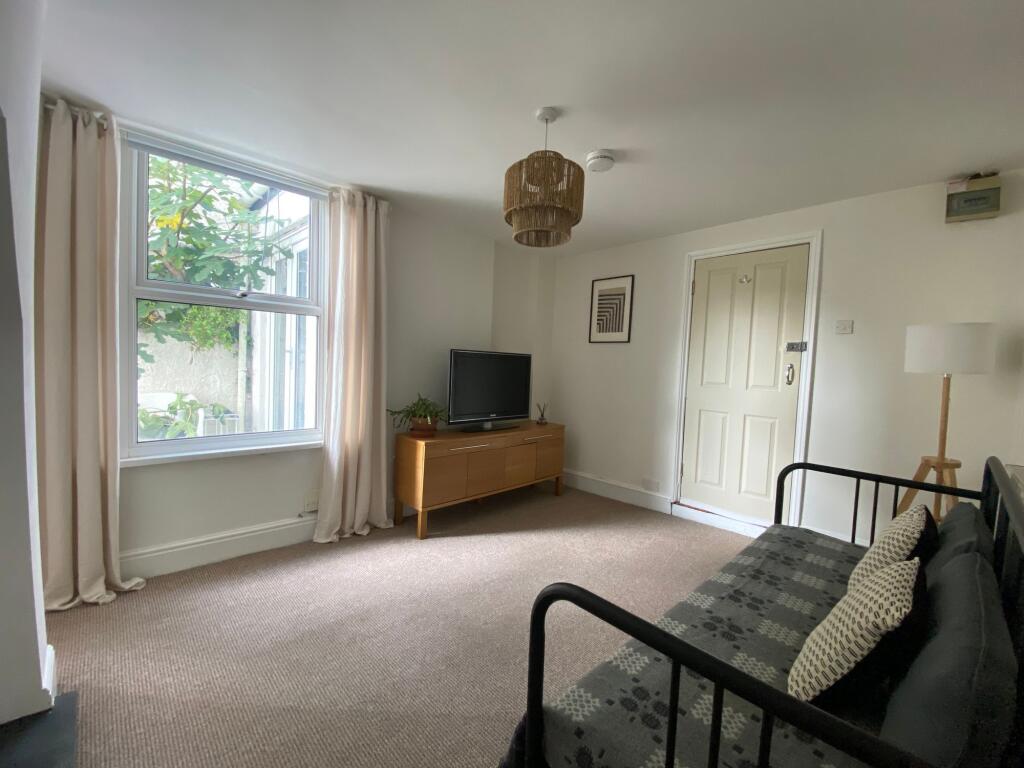 Apartment in Cardiff, Adamsdown - View 2