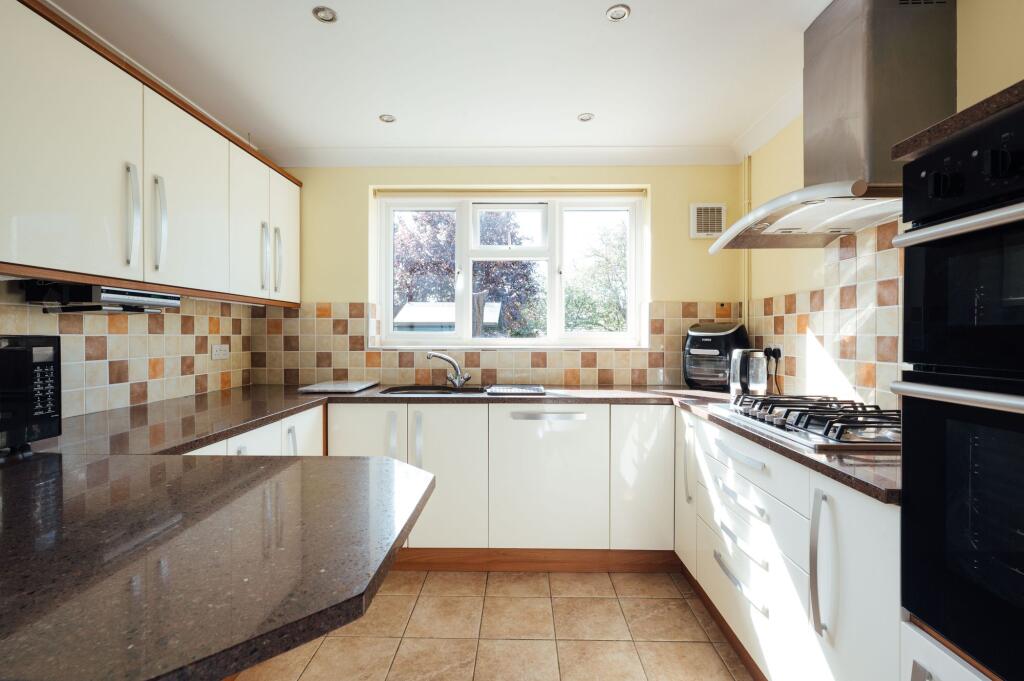 Brittons Close, Sharnbrook, MK44 photo 3