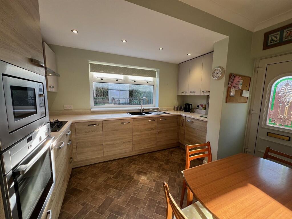 House in Kirklees, Salford, Taylor Hill - View 5