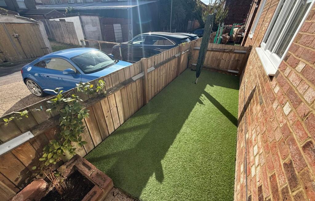 Apartment in Luton, High Town - More