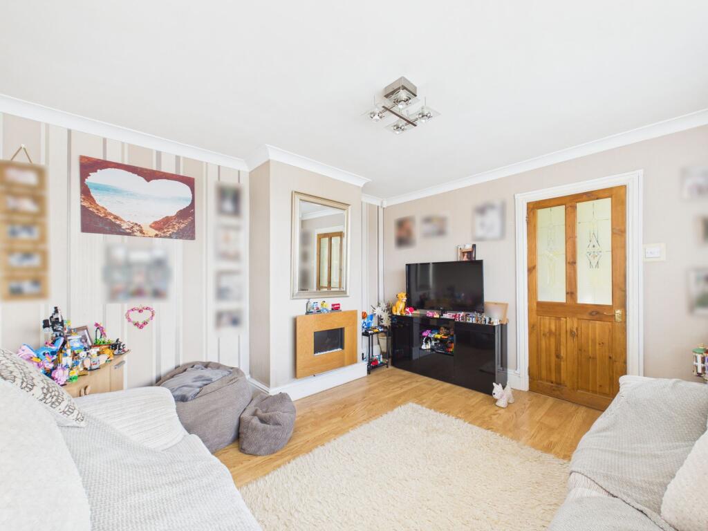 House in Gedling, Redhill - More