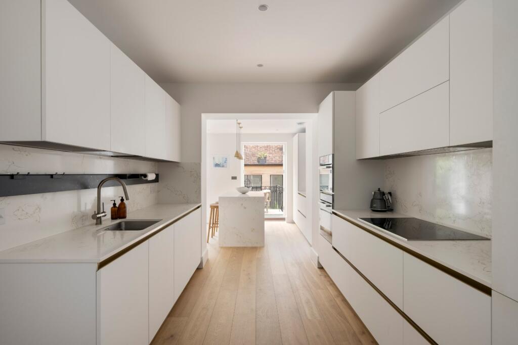 House in London - View 5