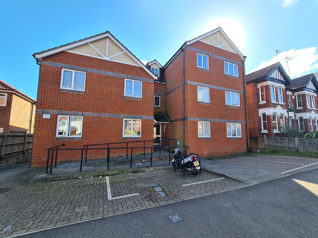 Main image of property: Shaftesbury Avenue, Portswood