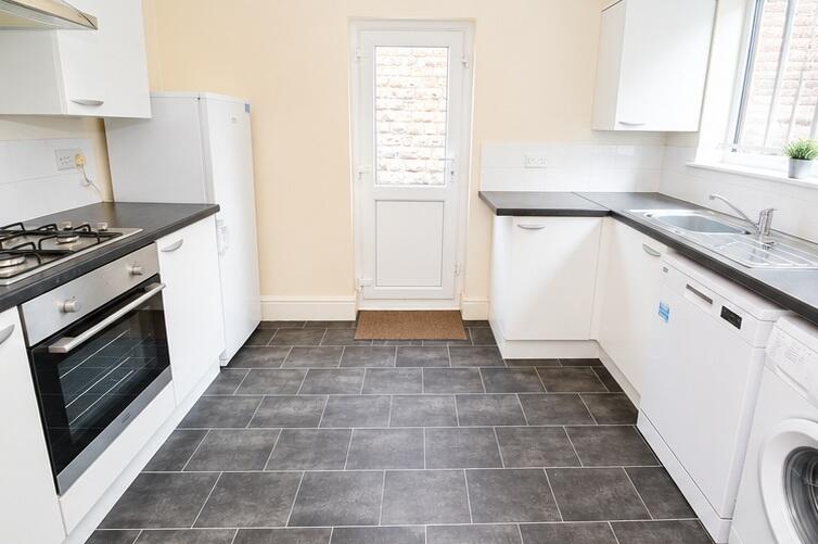 (4BED) Derby Grove, Lenton, Nottingham, NG7 - View 2