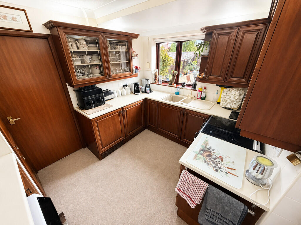 House in Nuneaton and Bedworth, Warwickshire - View 4