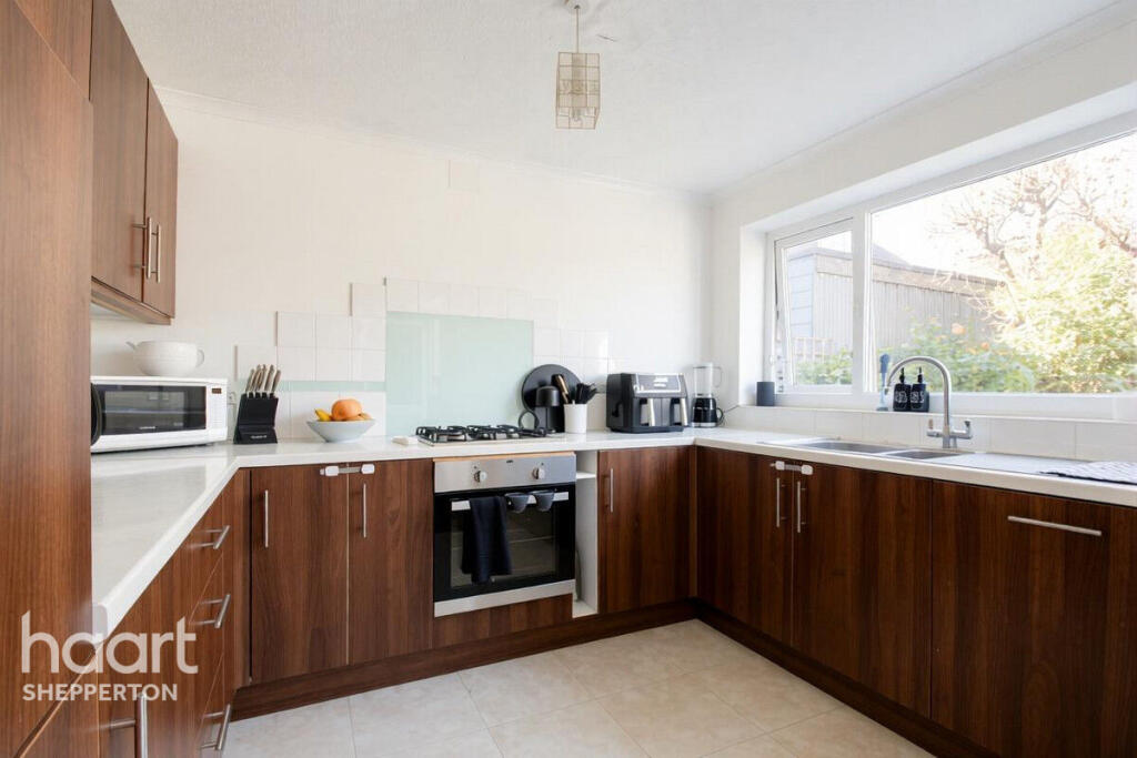 House in Spelthorne, Surrey - View 3