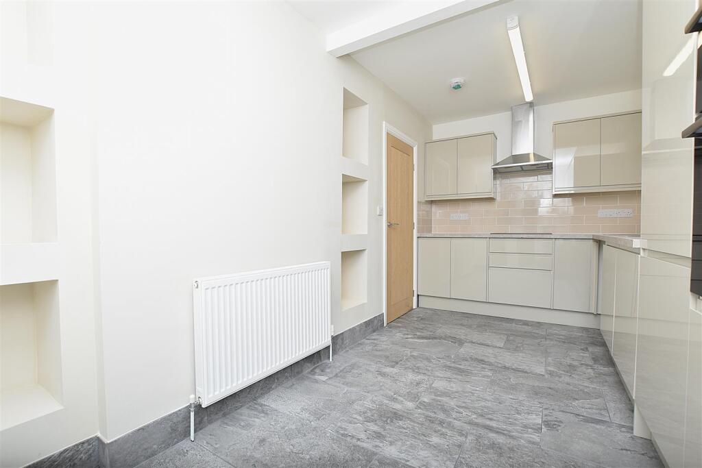 Bryn Estyn Road, Wrexham photo 4