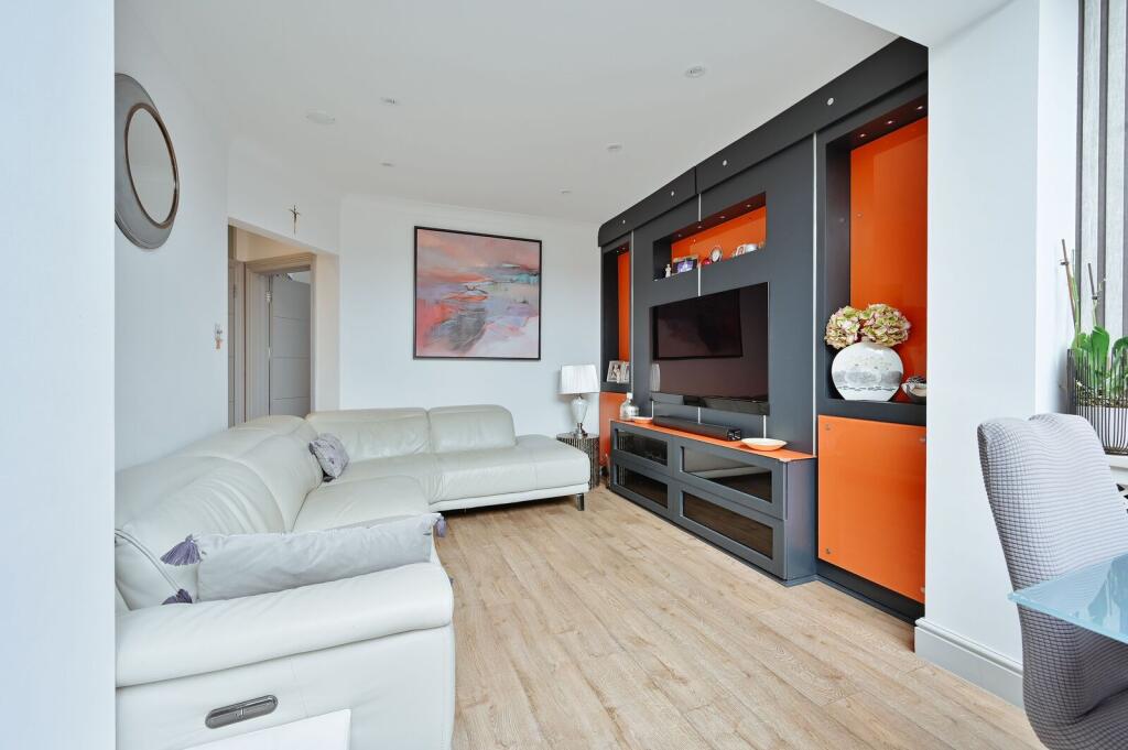 The Fairway, Northolt, UB5 photo 4