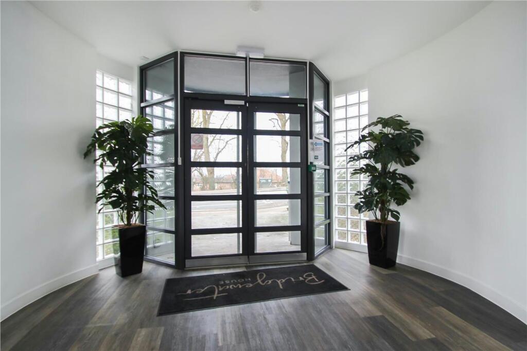 Apartment in Warrington - More