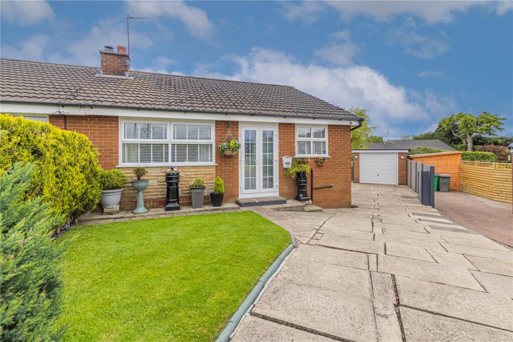2-bed house on Hinton Close, Bamford, Rochdale, OL11, £285,000