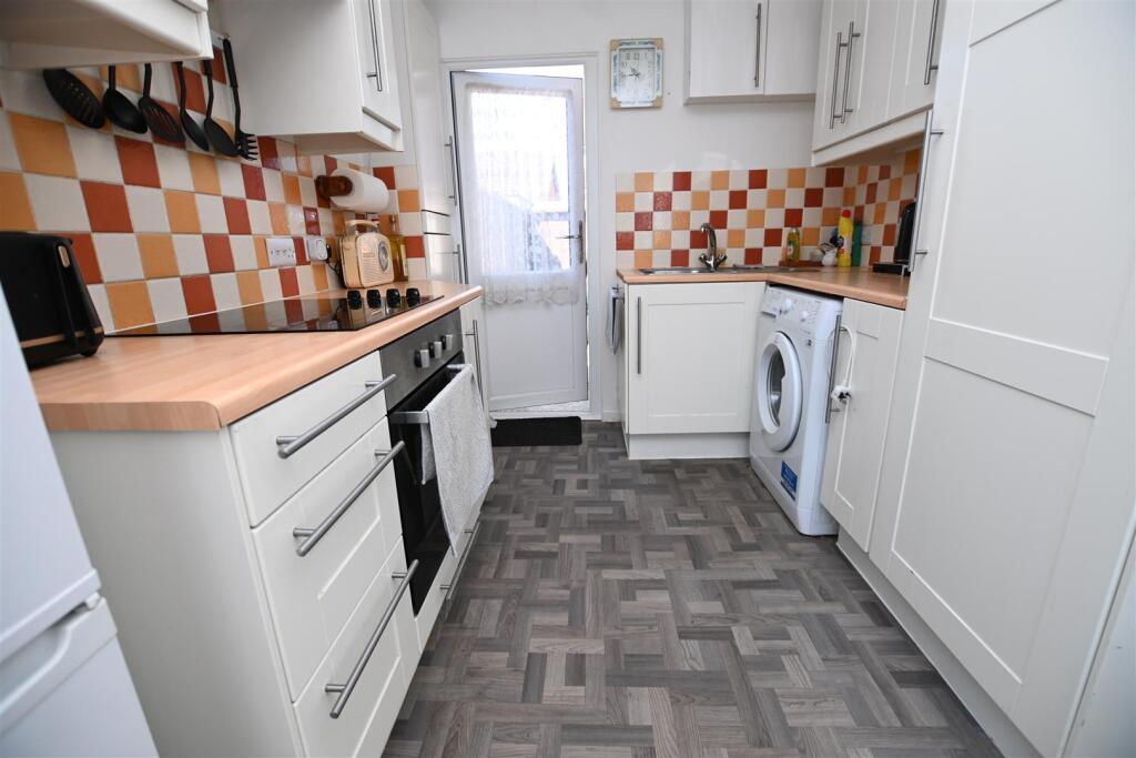 Thelma Avenue, Canvey Island photo 3