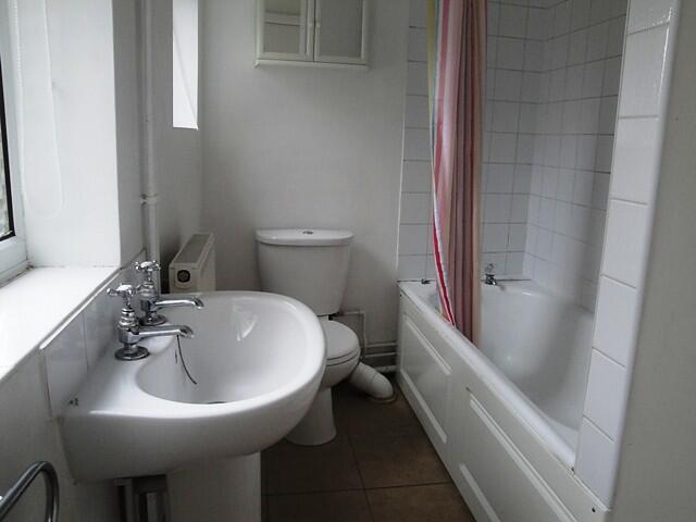 3 bedroom Terraced House in Godalming photo 3