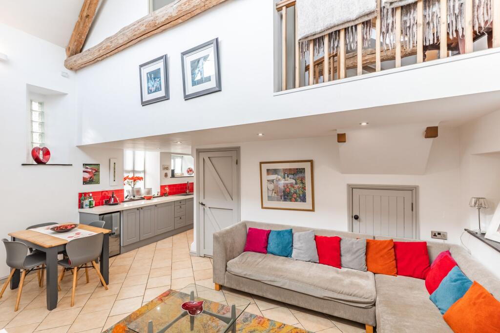 Converted Norfolk Barn with Gardens, Vaulted Ceilings and Near the Coast photo 3
