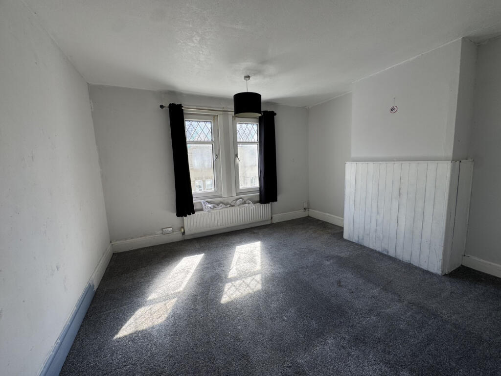 House in Gillingham, Sally Port Gardens - View 3