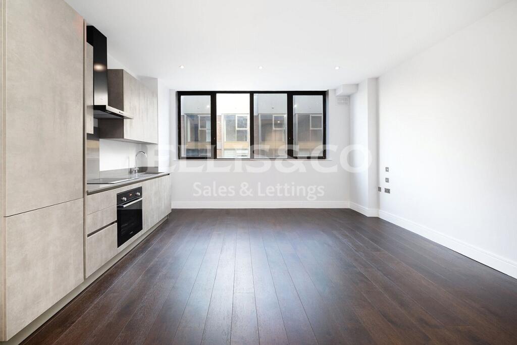 Main image of property: High Road, Whetstone, N20