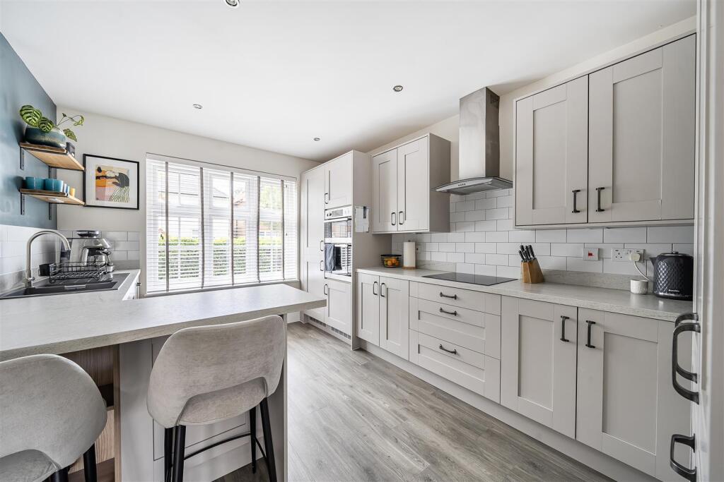 House in Arborfield Green, Finchampstead - View 4